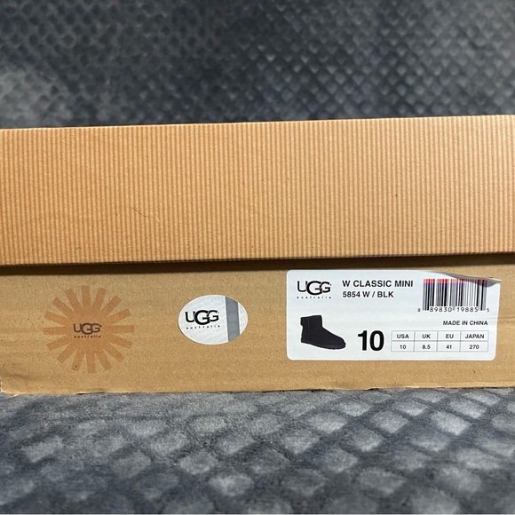NIB UGG CLASSIC MINI BOOT in Black SIZE 10 WOMENS #5854 - Picture 9 of 12